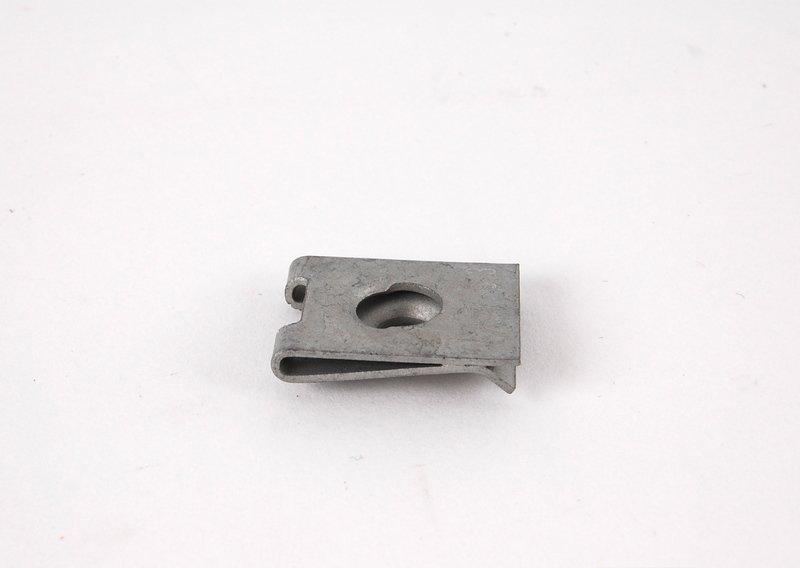 Листовая гайка