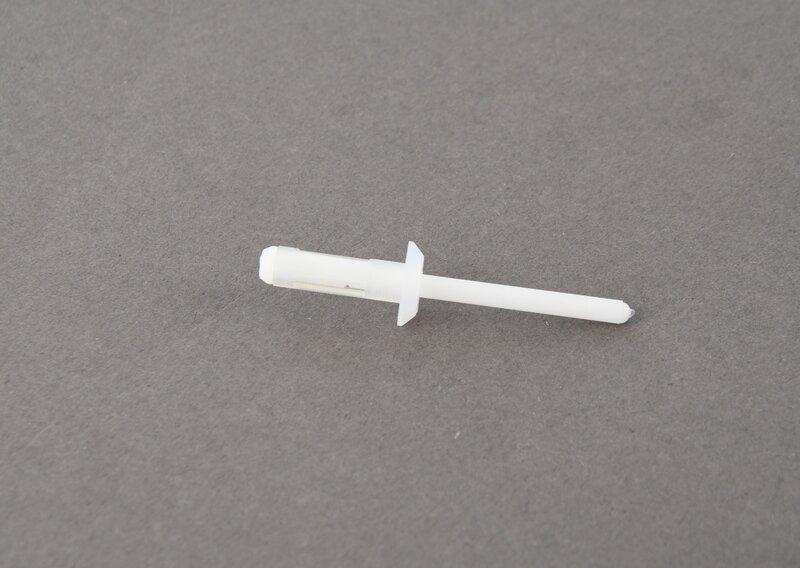 Вытяжная заклепка с буртиком