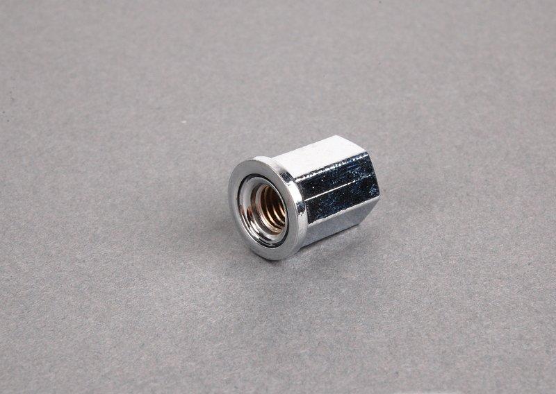 Колпачковая гайка