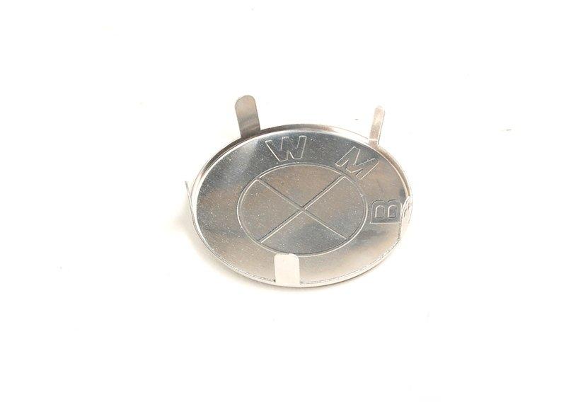 Эмблема звукоизоляционного кожуха двигателя