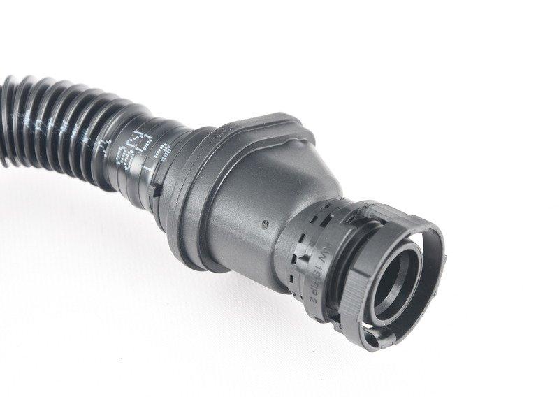 Вентиляционный трубопровод двигателя