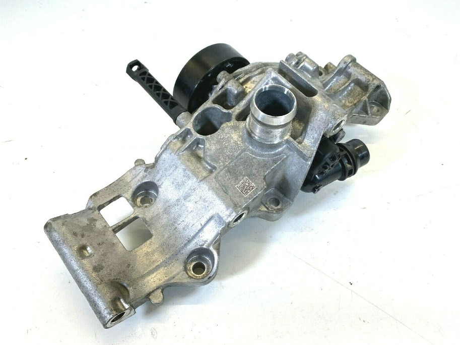 B38C/B48C насос системы охлаждения с кронштейном