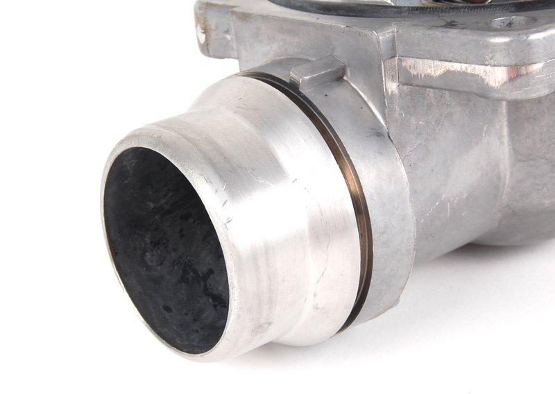 Соединительный патрубок с термостатом