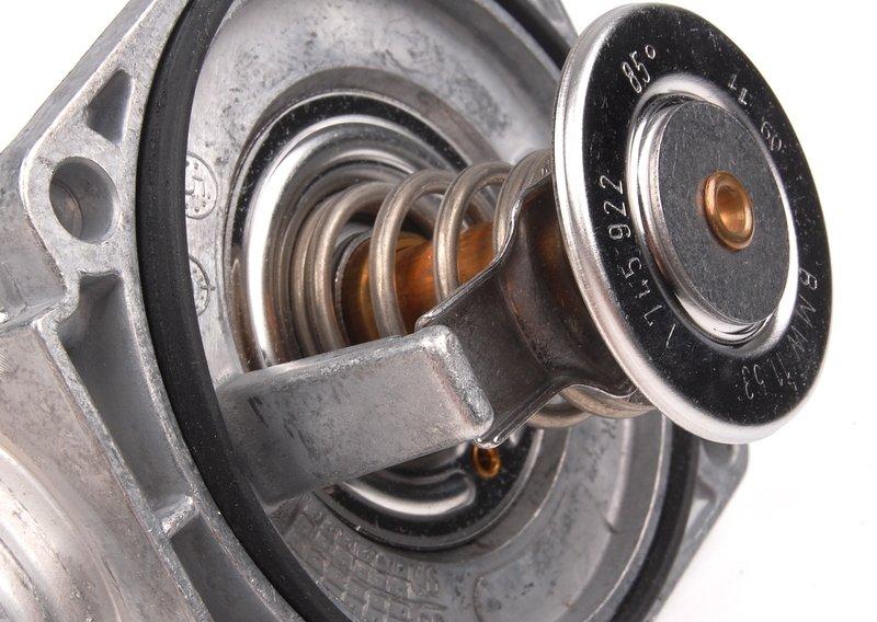 Соединительный патрубок с термостатом