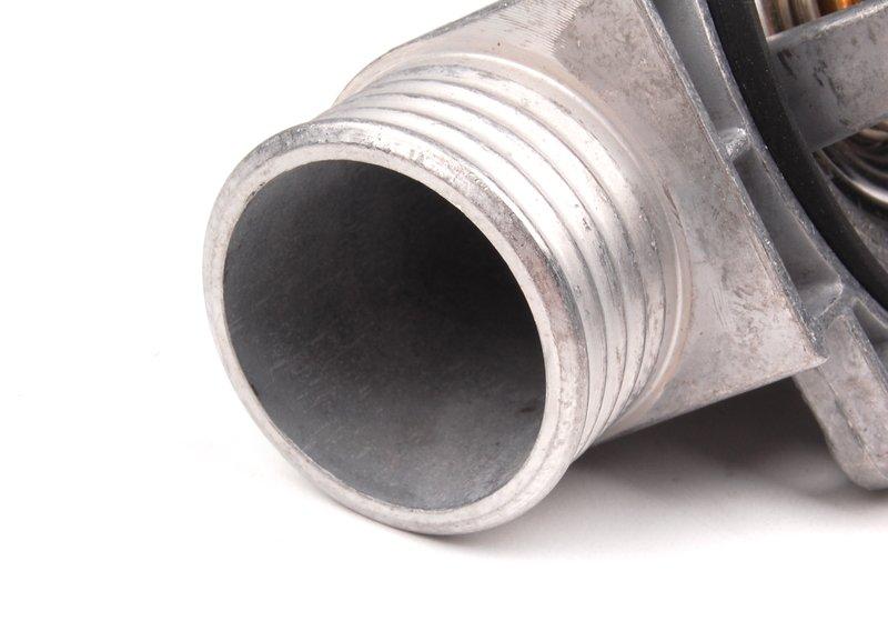 Соединительный патрубок с термостатом