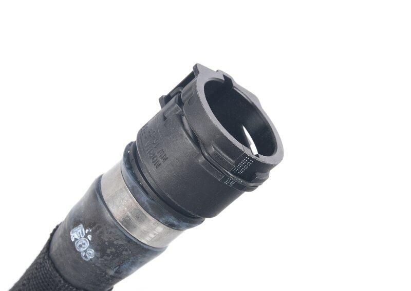 F85/F86 патрубок радиатора левый