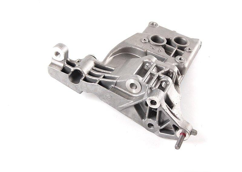 Опорный кронштейн генератора