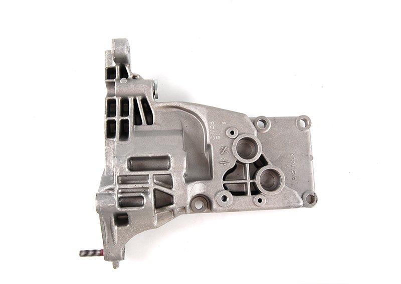 Опорный кронштейн генератора