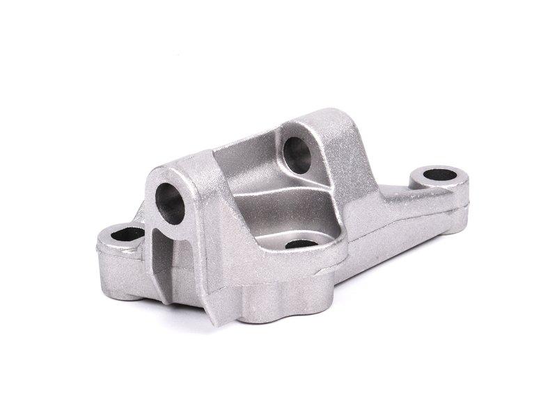 Опорный кронштейн генератора