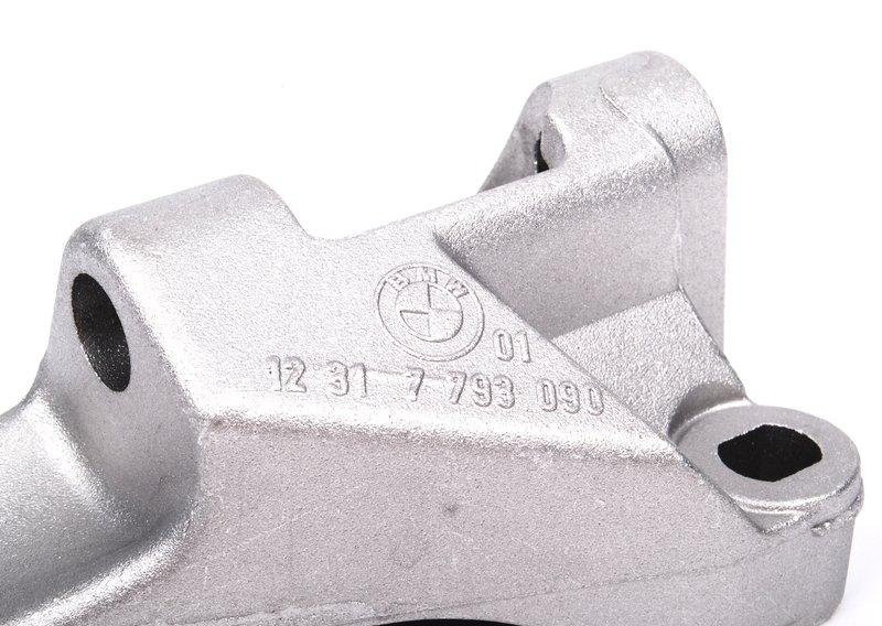 Опорный кронштейн генератора