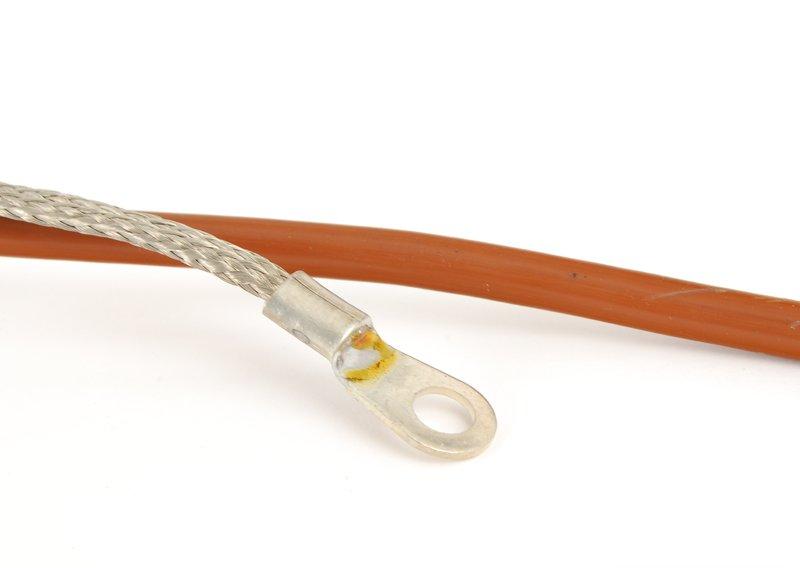 Минусовой провод аккумуляторной батареи