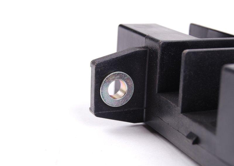 Плюсовой вывод в моторном отсеке