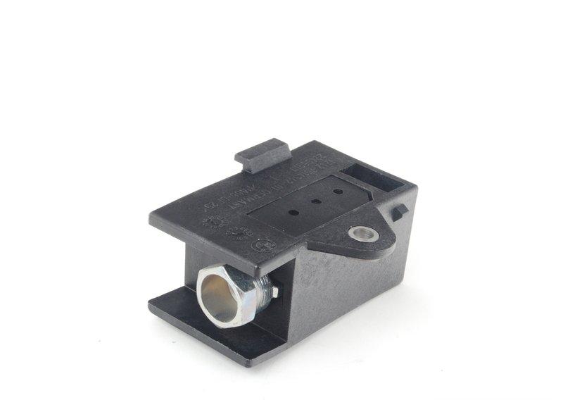 Плюсовой вывод в моторном отсеке