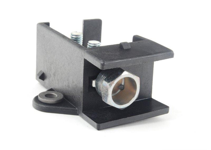 Плюсовой вывод в моторном отсеке