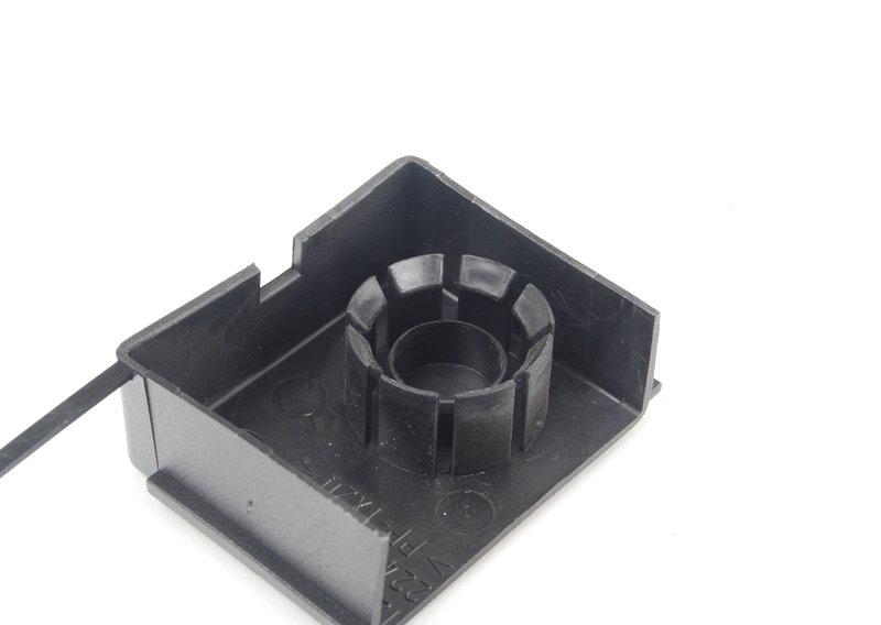 Крышка плюсового вывода аккумулятора