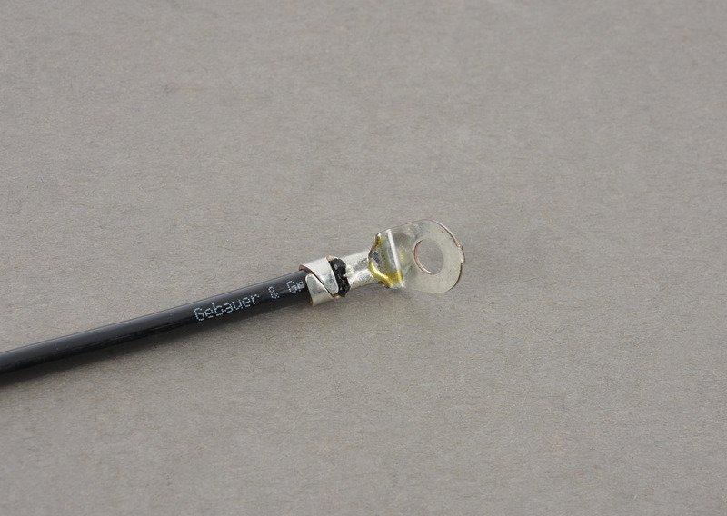 Минусовой провод аккумуляторной батареи