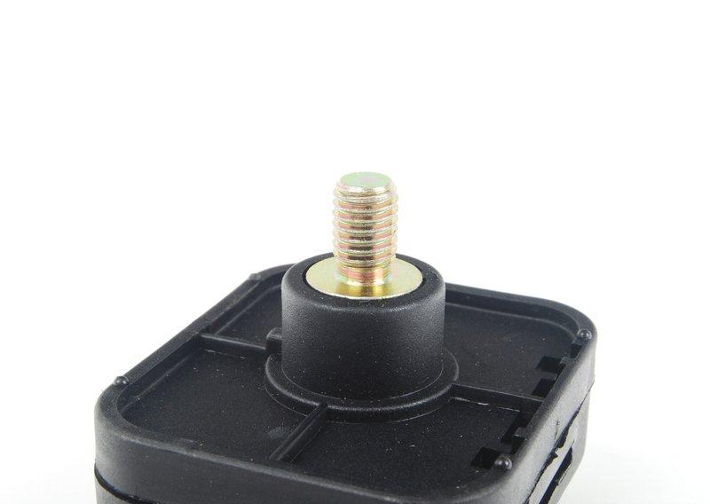 Плюсовой вывод в моторном отсеке