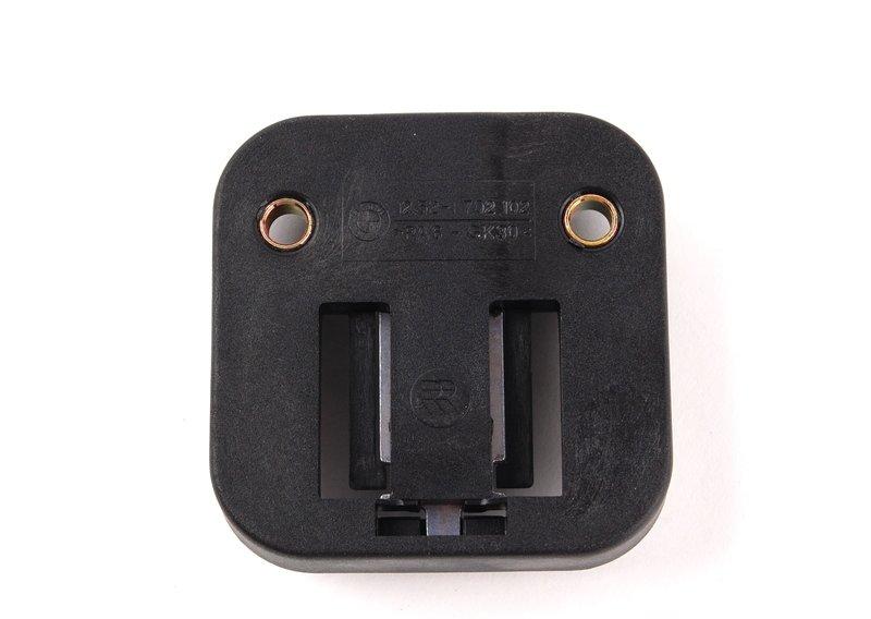 Плюсовой вывод в моторном отсеке