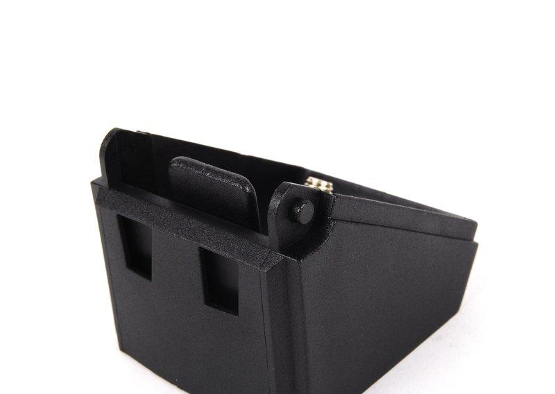 Плюсовой вывод в моторном отсеке