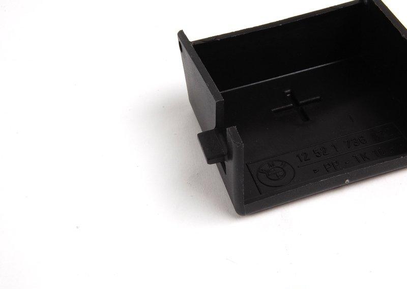 Крышка плюсового вывода аккумулятора