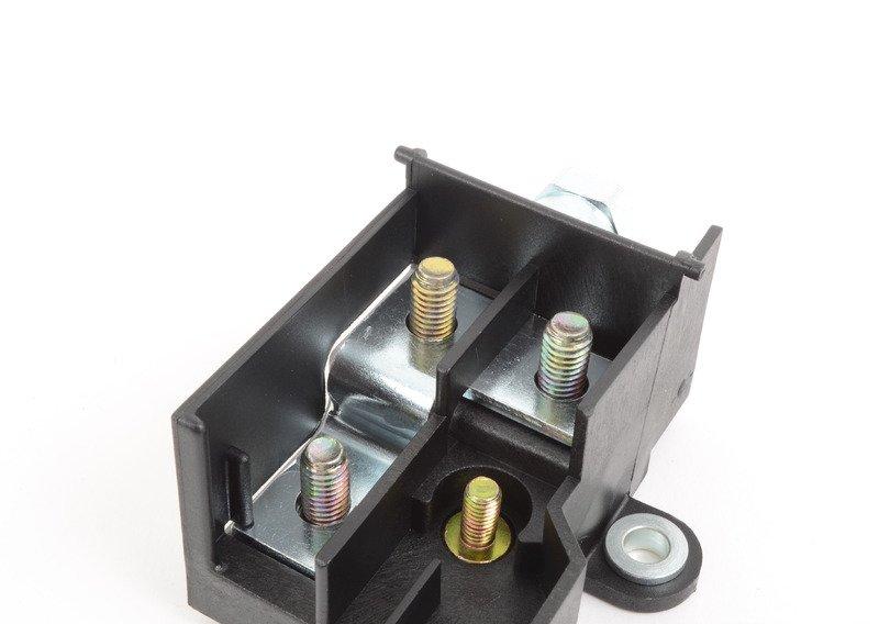 Плюсовой вывод в моторном отсеке