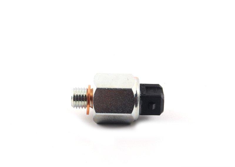 Выключатель индикатора давления масла