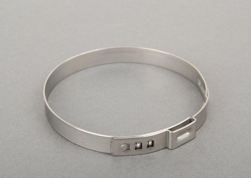 E70/E71 Хомут крепления шланга