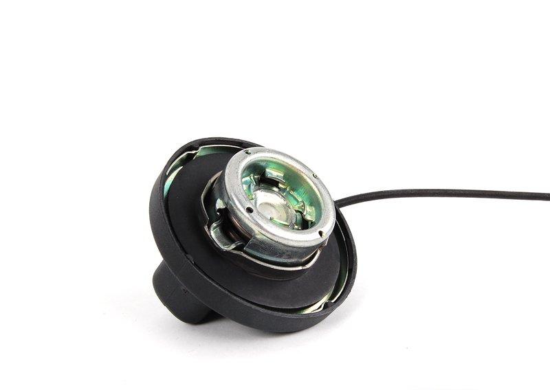 Запорный механизм топл.бака не запираем.