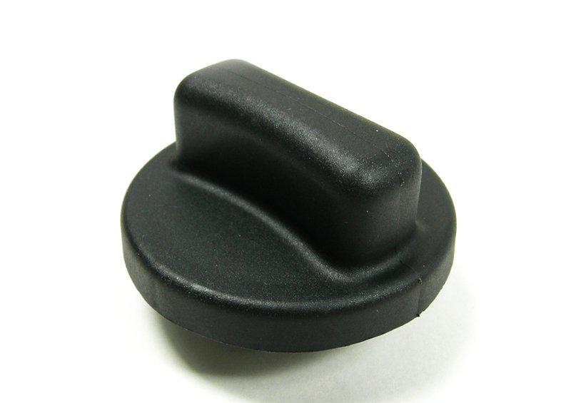 Запорный механизм топл.бака не запираем.