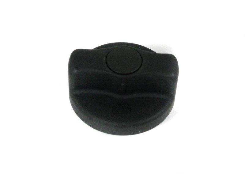 Запорный механизм топл.бака не запираем.