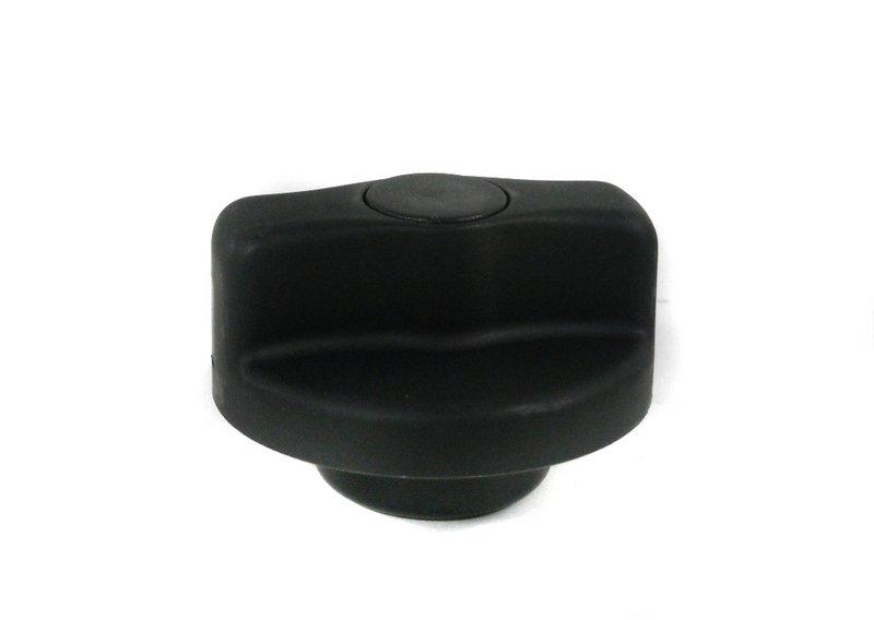 Запорный механизм топл.бака не запираем.