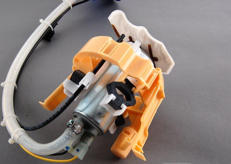 E65 760i топливный насос правый