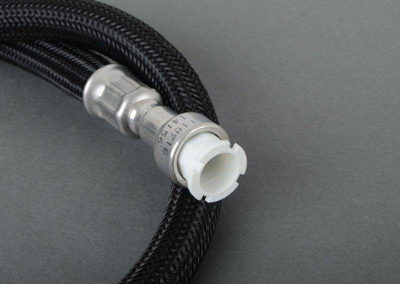 Трубопровод подвода топлива спереди