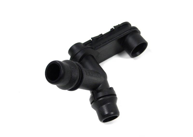 Штуцер системы охлаждения