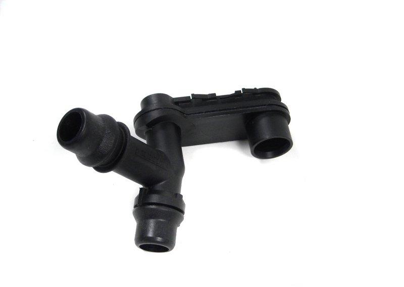 Штуцер системы охлаждения