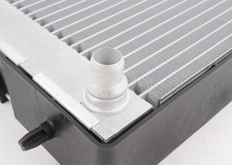 F8x радиатор в колесн нише L