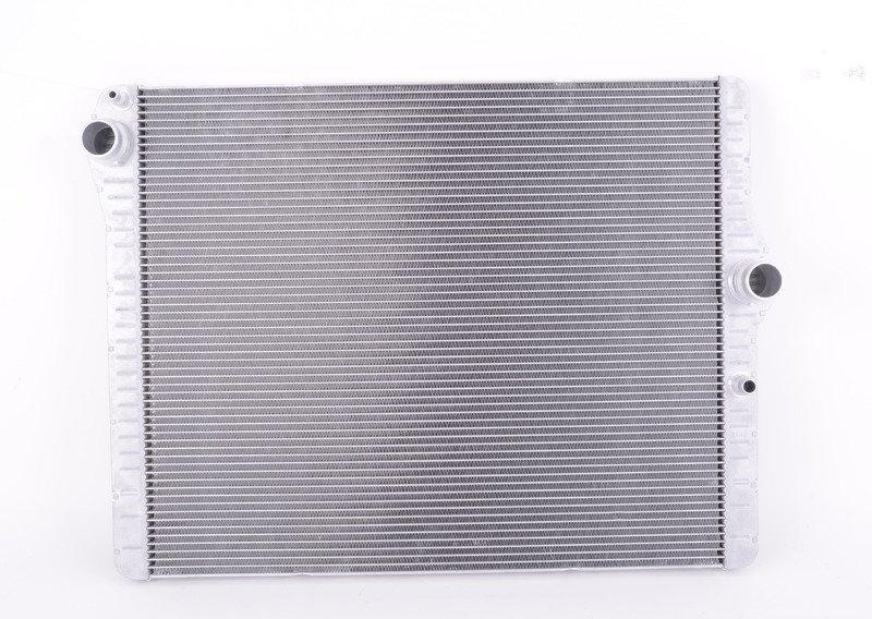 F8x радиатор основной