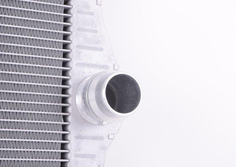 F8x радиатор основной