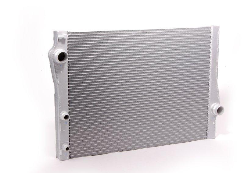 Радиатор охлаждающей жидкости  Е70