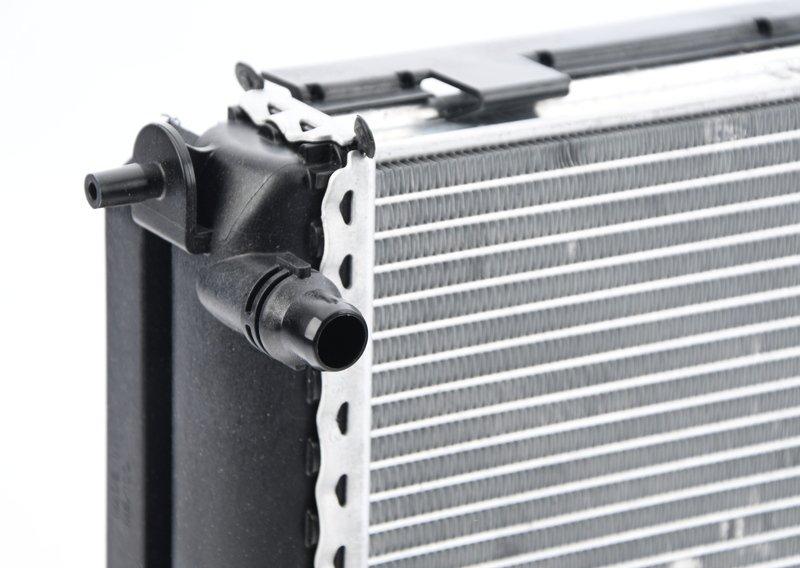 G05 радиатор правый