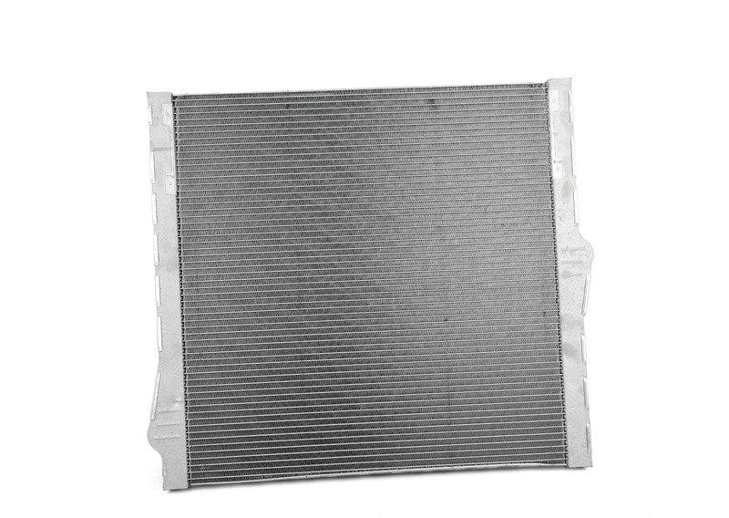 X5 E70 радиатор основной