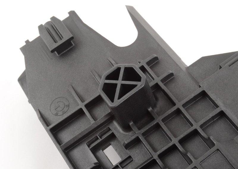 F80/F82/F87 Кронштейн модуля радиатора  Л