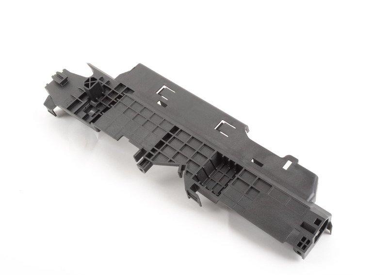 F80/F82/F87 Кронштейн модуля радиатора  Л