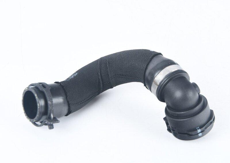 Шланг верхняя часть радиатора-термостат  B48 B46