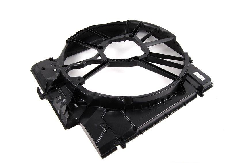 кожух вентилятора  E90 E88 E82E91 E92 E84