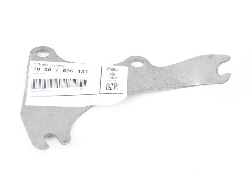 Держ.располож.рядом с двиг.катализатора