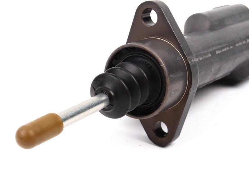 Исполнительный цилиндр привода сцепления