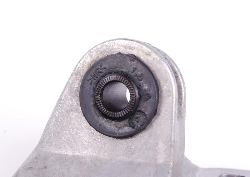 Несущий кронштейн двигателя