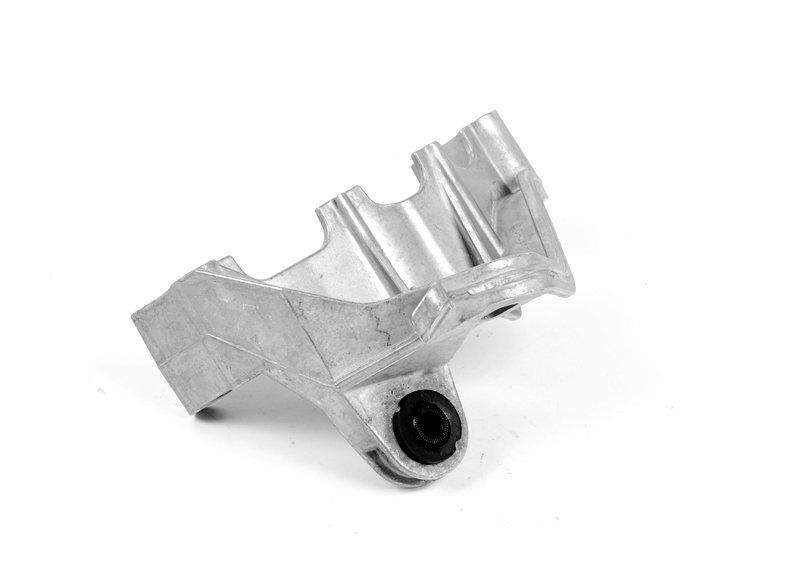 Несущий кронштейн двигателя