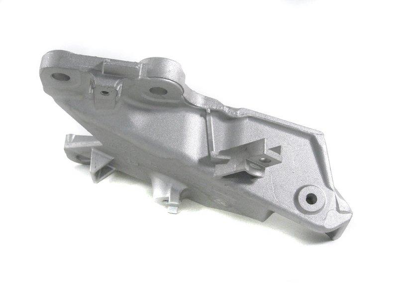 Несущий кронштейн двигателя Л